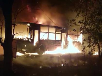 KDMT's bus caught fire, fortunately no casualties | केडीएमटीच्या बसला भीषण आग, सुदैवाने जीवीतहानी नाही