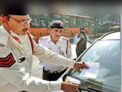 Big news for drivers delhi traffic police fines 17 people for not wearing seat belt in rear car seats warning for vehicle owners | गाडी चालवणाऱ्यांसाठी मोठी बातमी, आता मागच्या सीटवर सीट बेल्ट न लावल्यास पावती फाडायला सुरुवात