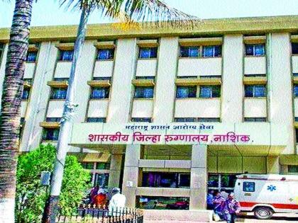 Contract cleaners vandalized the nurse's vehicle | कंत्राटी सफाई कर्मचाऱ्यांने केली परिचारिकेच्या वाहनाची तोडफोड