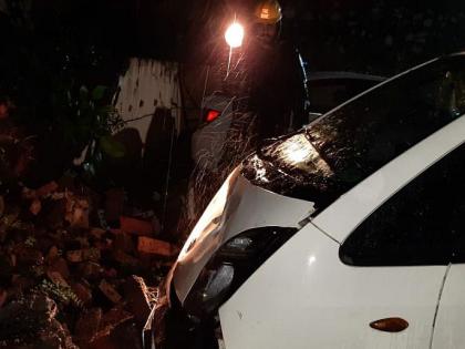 In Thane a protection wall fell on three vehicles no one injured | ठाण्यात ४५ फुटांची संरक्षण भिंत तीन गाड्यांवर पडली, कुणालाही दुखापत नाही 