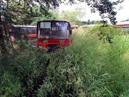 Bad condition of KDMT's Balasaheb Thackeray depot | केडीएमटीच्या बाळासाहेब ठाकरे आगाराची दुरावस्था, मनसे पदाधिकाऱ्याने वेधले लक्ष