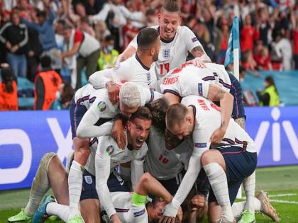 Euro Cup football: England Enter In Final After Defeat Denmark now fight with Italy for the title | Euro Cup football : इंग्लंड पहिल्यांदाच अंतिम फेरीत, जेतेपदासाठी इटलीविरुद्ध रविवारी लढत 