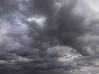 rain comes in the voting day | पावसाने उरात धडकी