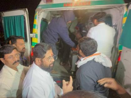 Chief Minister Eknath Shinde himself took the injured patient to the hospital | अपघातात जखमी झालेल्या रुग्णाला घेऊन मुख्यमंत्री एकनाथ शिंदे थेट स्वतः रुग्णालयात