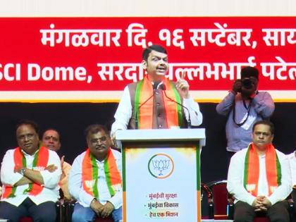 cm devendra fadnavis started campaign of upcoming mumbai municipal corporation elections in bjp vijay sankalp melava and said bjp mahayuti will win | “लिहून घ्या, काही झाले तरी आता मुंबईत...”; CM फडणवीसांनी मुंबई मनपा निवडणुकीचे रणशिंग फुंकले