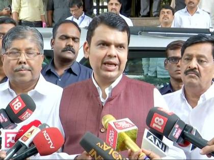 we will definitely give reservation to maratha community says cm devendra fadnavis | Maratha Reservation: अमोल कोल्हे, सयाजी शिंदे, आ. ह. साळुंखेंशी चर्चेनंतर CMचा कायद्याचा वायदा!