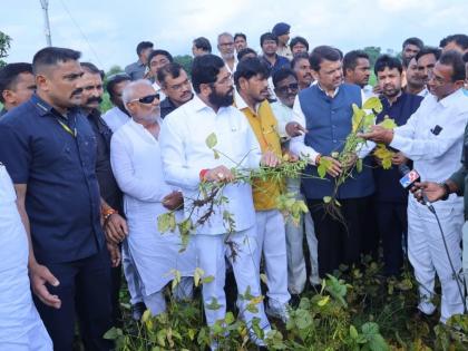 cm eknath shinde and dcm devendra fadnavis interact with farmer and inspect the damage in latur | नुकसानीची पाहणी करण्यासाठी मुख्यमंत्री, उपमुख्यमंत्री बांधावर