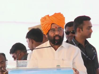 cm eknath shinde told about phone call from shri shri ravi shankar and appreciate his work | CM Eknath Shinde: “अच्छा काम कर रहे हो!”; गुवाहाटीत असताना अध्यात्मिक गुरुंच्या फोनबाबत CM शिंदेंचा गौप्यस्फोट