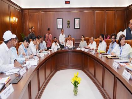 Study on releasing flood water to Ichalkaranji, Chief Minister suggests four new options | Kolhapur: पुराचे पाणी इचलकरंजीला देण्याबाबत अभ्यास करा, मुख्यमंत्र्यांनी नवीन चार पर्याय सुचवले Study on releasing flood water to Ichalkaranji, Chief Minister suggests four new options | Kolhapur: पुराचे पाणी इचलकरंजीला देण्याबाबत अभ्यास करा, मुख्यमंत्र्यांनी नवीन चार पर्याय सुचवले