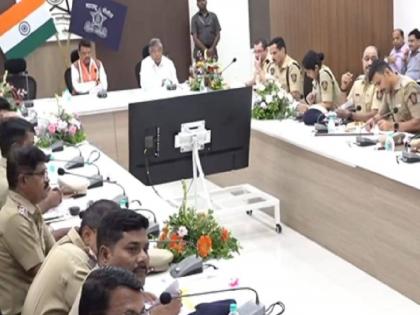 Eliminate the loopholes behind acquittals Home Minister Devendra Fadnavis instructed in the police force's crime review meeting | खटले निर्दोष सुटण्यामागील त्रुटी दूर करा, पोलिस दलाच्या गुन्हे आढावा बैठकीत गृहमंत्र्यांनी दिल्या सूचना