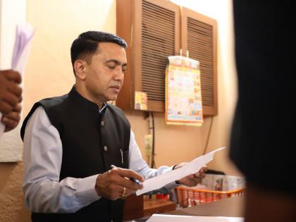 cm pramod sawant advice to encourage local | परप्रांतीय पुन्हा टार्गेट; स्थानिकांना प्रोत्साहन देण्याचा मुख्यमंत्र्यांचा सल्ला