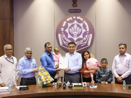 indian citizenship to a native pakistani citizen certificate awarded by cm pramod sawant | मूळ गोमंतकीय पाक नागरिकाला भारतीय नागरिकत्व; मुख्यमंत्र्यांच्या हस्ते प्रमाणपत्र बहाल 