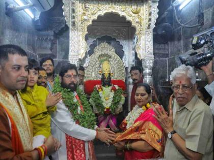 CM Eknath Shinde was honored for the third time with the state Maha Puja of Vitthala in Pandharpur on Ashadhi Ekadashi | चार पिढ्यांचा सहभाग अन् विठ्ठलाच्या महापुजेचा मुख्यमंत्री शिंदेंना मिळाला तिसऱ्यांदा मान