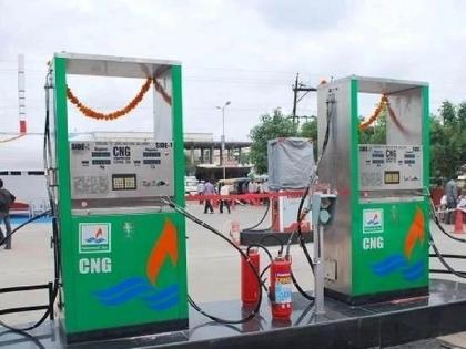 A CNG leak at a fuel pump on Colwa Marg in Goa sparked panic | गोव्यातील कोलवा मार्गावरील इंधन पंपावर सीएनजी गळतीने उडाली घबराट