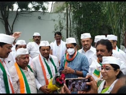 BJP president dr shirish gode joined congress in Wardha | वर्ध्यात राजकीय खळबळ, भाजप जिल्हाध्यक्षांचा काँग्रेसमध्ये प्रवेश