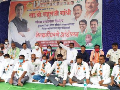 Congress's agitation for repeal of agricultural laws | कृषी कायदे रद्द करण्याच्या मागणीसाठी काॅंगेसचे धरणे