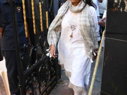 Shabana at Om Puri Funeral