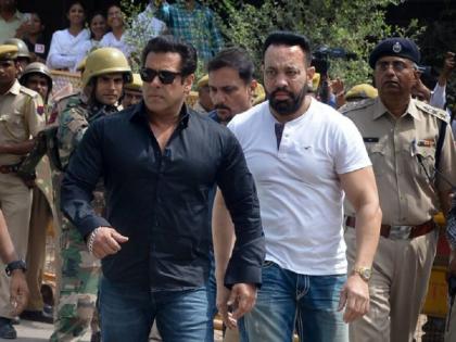 Salman Khan has to be removed from jail for the second night! Junk to decide tomorrow! | ​सलमान खानला तुरुंगातचं काढावी लागणार दुसरी रात्र! जामिनावर उद्या होणार निर्णय!!