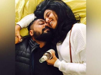 Anurag Kashyap appeared intimate with 'Girlfriend' Shubhra Shetty! | ​‘गर्लफ्रेन्ड’ शुभ्रा शेट्टीसोबत इंटिमेट होताना दिसला अनुराग कश्यप!