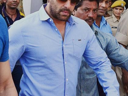 Arms Act Case: Salman Khan Attends Jodhpur Court; Next hearing on 3 October! | आर्म्स अ‍ॅक्ट प्रकरण : सलमान खान जोधपूर न्यायालयात हजर; पुढची सुनावणी ३ आॅक्टोंबर रोजी!