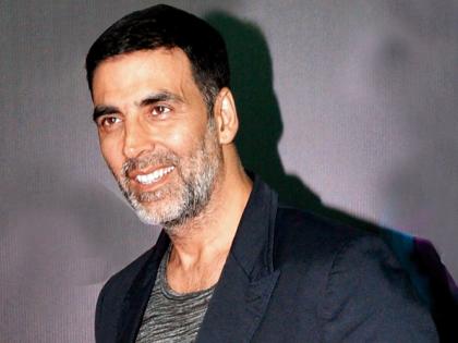 Akshay gives a gift to Subhash Kapoor! | ​अक्षयने दिले सुभाष कपूरला गिफ्ट!