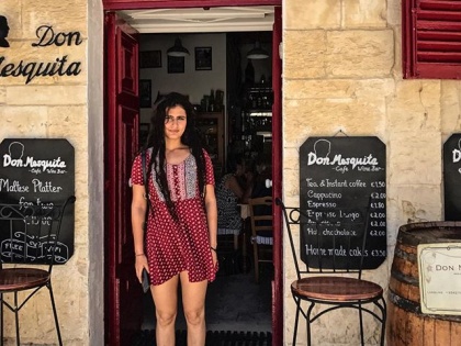SEE PICS: Fatima Sana Shaikh went away after seeing the beauty of Malta! | SEE PICS : माल्टाचे सौंदर्य बघून हरकून गेली फातिमा सना शेख!