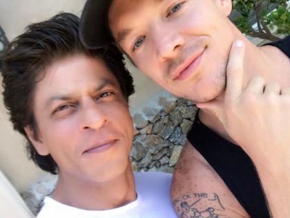 Shah Rukh Khan shares selfie with the famous DJ diplo; Read what the episode !! | शाहरूख खानने प्रसिद्ध डीजे डिप्लोबरोबरचा सेल्फी केला शेअर; वाचा काय आहे प्रकरण!!