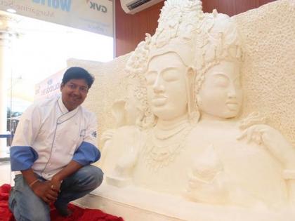 शेफ देवव्रत जातेगावकर यांनी साकारली भव्य त्रिमूर्ती