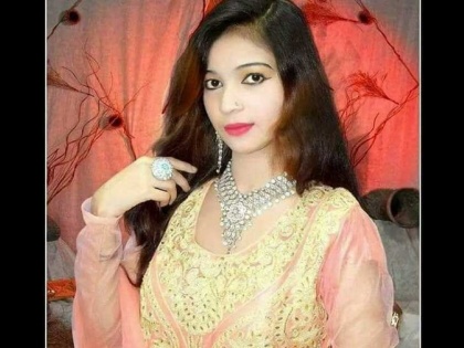 SHOCKING! Pills thrown for six-month pregnant singers, incidents in Pakistan due to missing songs | SHOCKING ! ​गातांना उभी न झाल्याने सहा महिन्यांच्या गर्भवती गायिकेला घातल्या गोळ्या, पाकिस्तानातील घटना!!