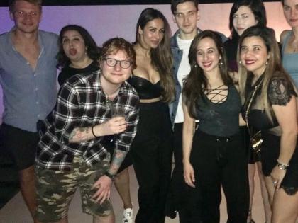 Bollywood celebrities have a grand party with Ed Shearen before the concert! Watch Inside Photos !! | ​कॉन्सर्टआधी एड शीरनसोबत बॉलिवूड सेलिब्रिटींनी केली ग्रॅण्ड पार्टी! पाहा Inside Photos!!