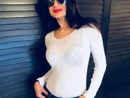 Ameesha Patel turns transparent after sharing photo with transparent top! | पारदर्शी टॉप घालून फोटो शेअर केल्याने अमिशा पटेल झाली पुन्हा ट्रोल!