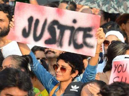 SEE PICS: Kathua and Unnao rape cases: Bollywood celebrities on the streets in the crowded one! | SEE PICS : ​कठुआ व उन्नाव बलात्कार प्रकरण : गर्दीतील एक होऊन रस्त्यावर उतरले बॉलिवूड सेलिब्रिटी!