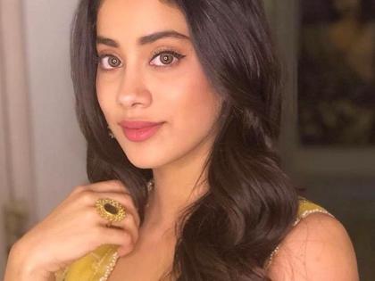 SEE PICS: 'Shocked' Girl Janhavi Kapoor changed so much! I want to know about it now, see difference !! | ​ SEE PICS : इतकी बदलली ‘धडक’ गर्ल जान्हवी कपूर! तेव्हाची जान्हवी अन् आत्ताची जान्हवी, पाहा फरक!!