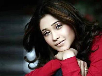 आम्रपाली गुप्ताला आली चक्कर