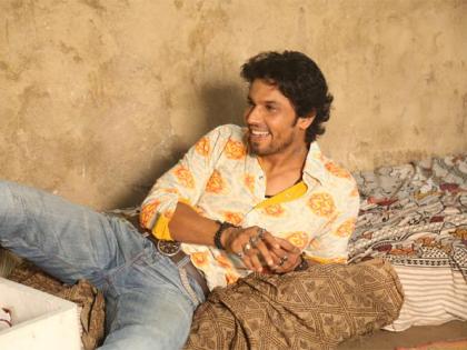 ‘लाल रंग’ मध्ये रणदीपचा ‘चोर बाजार’ लुक !