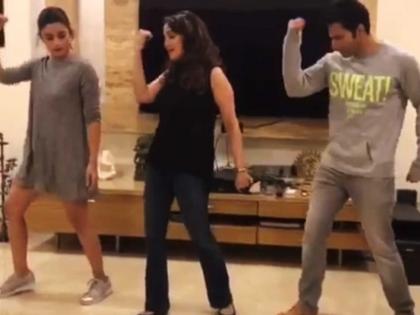 Deepika Padukone, Madhuri Dixit, offers dance lessons to the cast, see PHOTO | धकधक गर्ल माधुरी दीक्षित या कलाकारांना देते नृत्याचे धडे,पाहा PHOTO