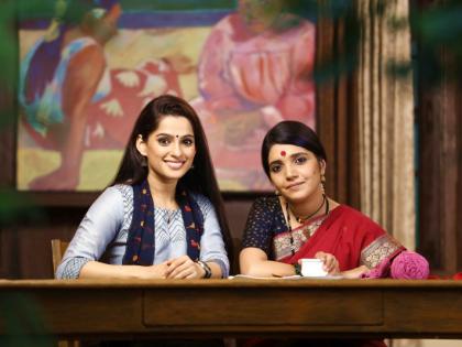 We display two teasers' teasers, Mukta Barve and Priya Bapat in a different role. | ‘आम्ही दोघी’चा टीझर प्रदर्शित,मुक्ता बर्वे आणि प्रिया बापट अगदी वेगळ्या भूमिकेत रसिकांच्या भेटीला