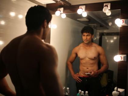 'This' is a debut for Marathi cinema | मराठी सिनेसृष्टीत पदार्पण करतोय 'हा' सिक्स पॅक्सवाला रांगडा हिरो