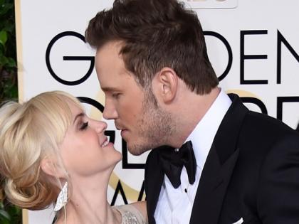 Anna Faris kissing Chris Pratt