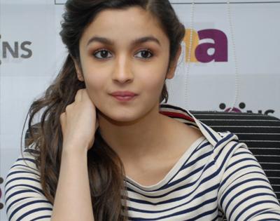 New look of Alia ... | आलियाचा न्यू लूक...