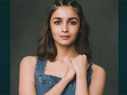 Alia Bhatt won the title 'Ha' on Twitter | आलिया भट्टने पटकावला ट्विटरवर 'हा' किताब