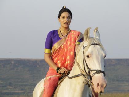 Anuja Sathe suffered injuries during filming of Peshwa Bajirao series | ​पेशवा बाजीराव मालिकेच्या चित्रीकरणाच्यावेळी अनुजा साठेला झाली दुखापत