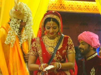 bigg-boss 10 monalisa and vikrant singh gets married and celebrate first honeymoon night