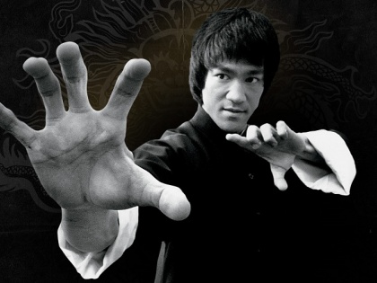 Birthday special: Today is Bruce Lee's Birthday! The creator of this great fighter took a headache! | Birthday special : ​आज आहे ब्रूस लीचा बर्थ डे! डोकेदुखीच्या गोळीने घेतला या महान फाईटरचा जीव!!