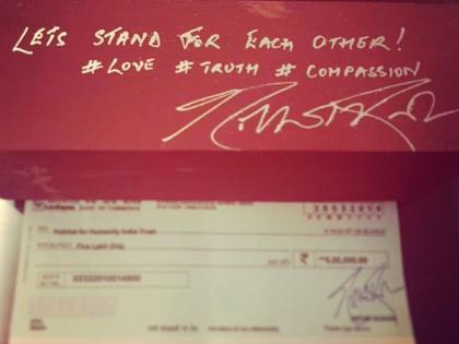 हृतिकचे जॅकलीनला गिफ्ट!