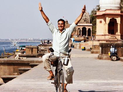 First Look: First poster of Akshayakumar's 'Padman'; Release date announcement! | First Look : अक्षयकुमारच्या ‘पॅडमॅन’चे पहा पहिले पोस्टर; रिलीज डेटचीही केली घोषणा!