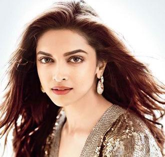 Do not flaunt - Deepika | नात्यात उतार-चढाव नको - दीपिका