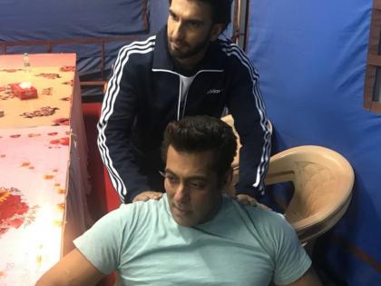 Ranveer gave Salman Khan Massage! Removal of that! | ​रणवीर सिंगने दिला सलमान खानला मसाज! असा दूर केला ताण!!