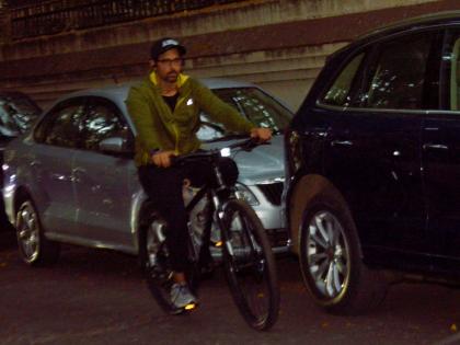 Hrithik's cycle ride! | हृतिकची सायकल राईड!