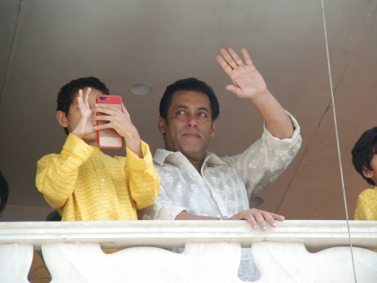 Salman blesses Eid to fans | सलमानने चाहत्यांना दिल्या ईदच्या शुभेच्छा